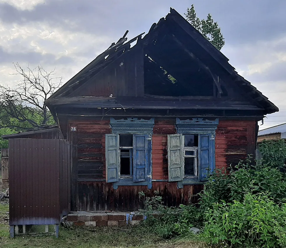 Добрушанин оставил во дворе догорающие угли без присмотра, от них загорелся дом